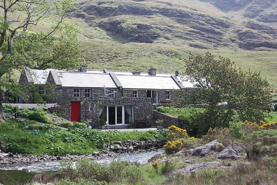 Delphi Lodge Cottages Leenaun Bagian luar foto